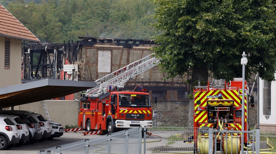 Γαλλία: Εννέα άνθρωποι εντοπίστηκαν νεκροί, άλλοι δύο αγνοούνται έπειτα από φωτιά που ξέσπασε σε παραθεριστική κατοικία για άτομα με αναπηρία.