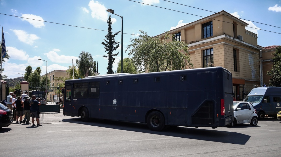 Νέα Φιλαδέλφεια: Η λίστα με τα 54 αντικείμενα που εντόπισαν οι αστυνομικοί στο σημείο των δολοφονικών επεισοδίων - Εξετάζονται στα εργαστήρια της ΕΛ.ΑΣ.