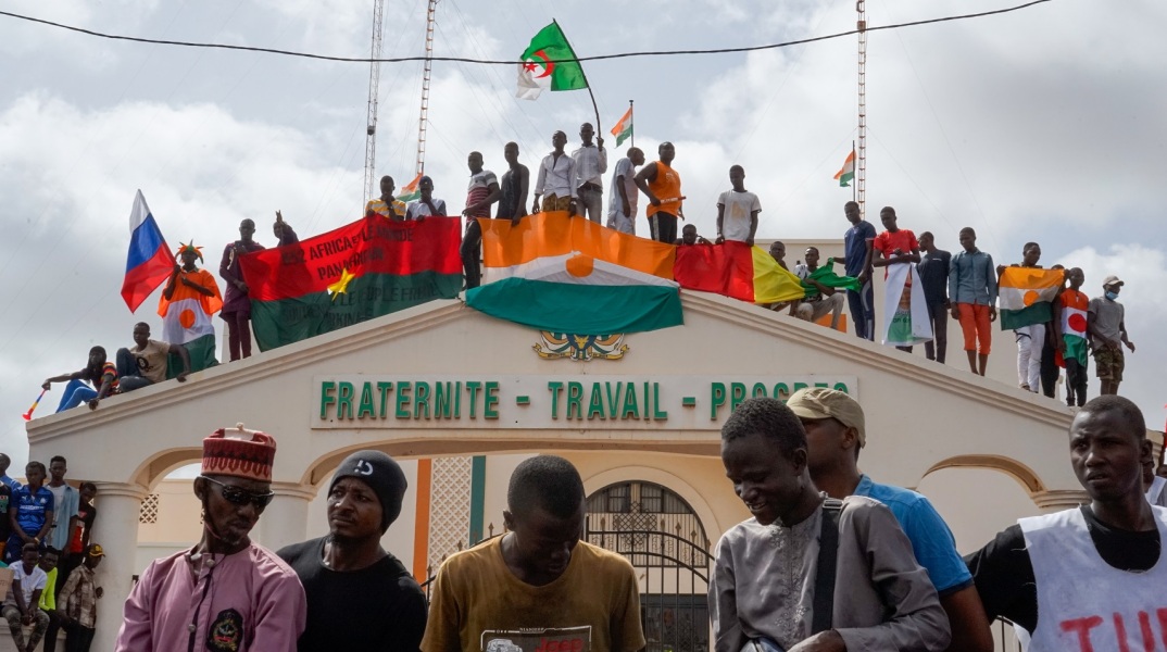 Νίγηρας: Το στρατιωτικό καθεστώς σχηματίζει κυβέρνηση – Σε «αξιοθρήνητες συνθήκες» κρατείται ο πρόεδρος - Κρίσιμη σύνοδος των κρατών της Δυτικής Αφρικής.