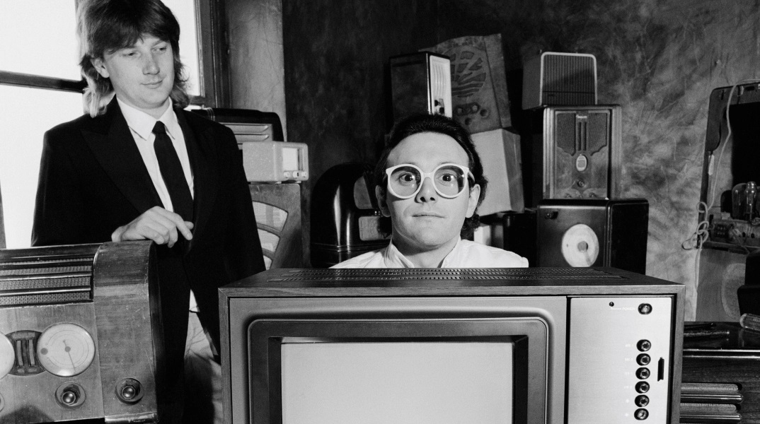 «Video Killed the Radio Star»: Η ιστορία του τραγουδιού των The Buggles που έγινε το πρώτο βιντεοκλίπ που προβλήθηκε στο MTV το καλοκαίρι του 1981.