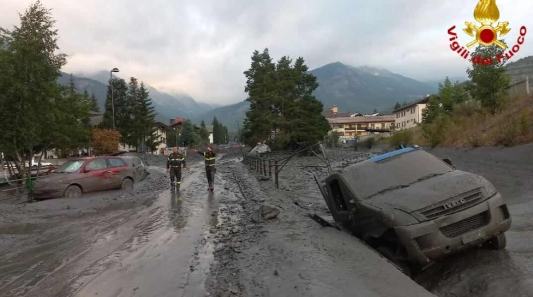 Λάσπη «έπνιξε» πόλη έξω από το Τορίνο