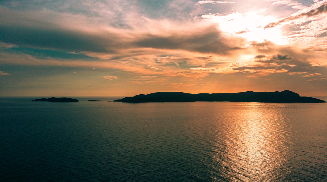 Η συγγραφέας Μαρία Μαυρικάκη σχολιάζει την επικαιρότητα και τις άσχημες ειδήσεις που ακούμε καθημερινά.