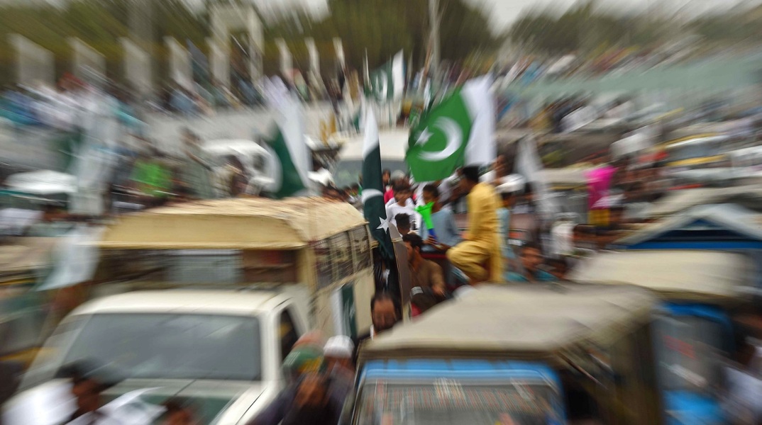 Πακιστάν: Πλήθος επιτίθεται σε εκκλησίες έπειτα από κατηγορίες για βεβήλωση του Κορανίου από χριστιανούς - Καταγγέλλονται βανδαλισμοί και πλιάτσικο.