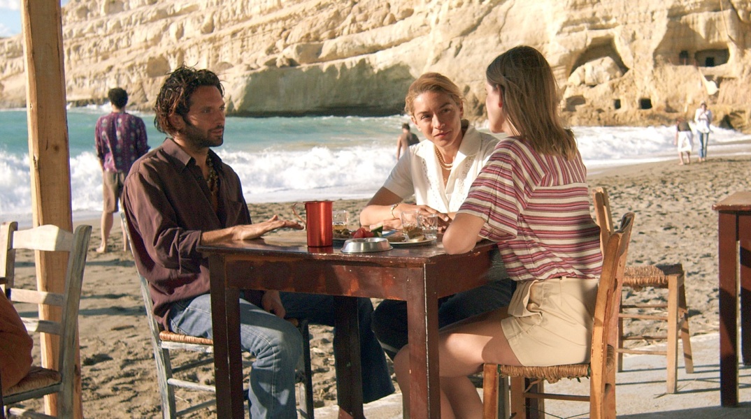 Η παραλία»: Φωτογραφίες από τα γυρίσματα της σειράς στα Μάταλα | Athens Voice