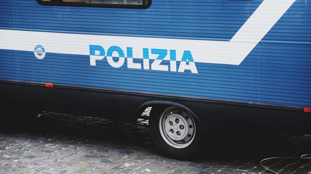 Ιταλία: Συνελήφθη ο 21χρονος Ολλανδός που σκότωσε τον πατέρα του και οικογενειακό φίλο, που τους φιλοξενούσε στις διακοπές - Μεγάλη αστυνομική επιχείρηση.