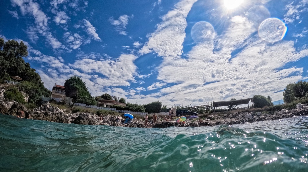 Πρόγνωση καιρού: Δεκαήμερο κύμα καύσωνα έρχεται στη χώρα, σύμφωνα με το meteo του Εθνικού Αστεροσκοπείου - Η θερμοκρασία θα ξεπεράσει τους 40 βαθμούς Κελσίου.