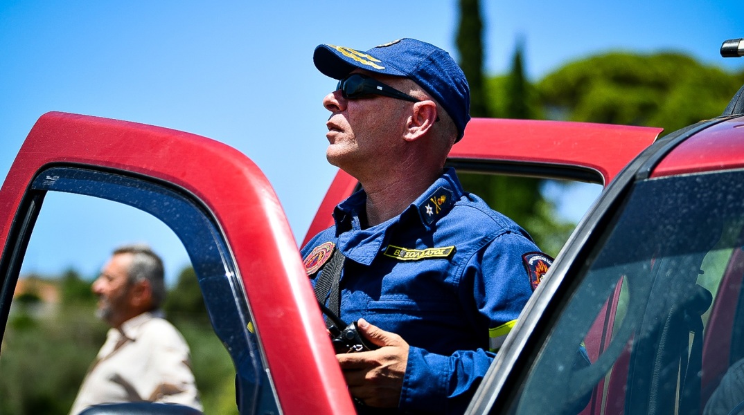 Άγιο Όρος: Υπό μερικό έλεγχο τέθηκε η φωτιά στην περιοχή Κερασιά - 33 πυροσβέστες στην επιχείρηση κατάσβεσης - Πραγματοποιήθηκαν ρίψεις νερού.