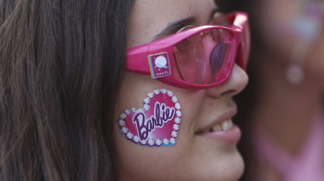 «Barbie»: Δεκάδες «Μπάρμπι» και «Κεν» βγαίνουν από τα κομμωτήρια της Θεσσαλονίκης, μετά την πρεμιέρα της ταινίας στη χώρα μας.
