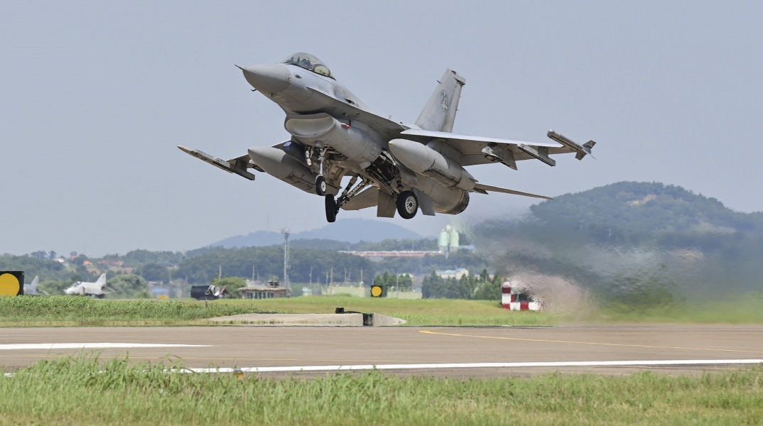 Ρωσία: Η Μόσχα προειδοποιεί ότι η παροχή F-16 θα κλιμακώσει τον πόλεμο με την Ουκρανία - Η απάντηση Ζελένσκι από την Κοπεγχάγη. 