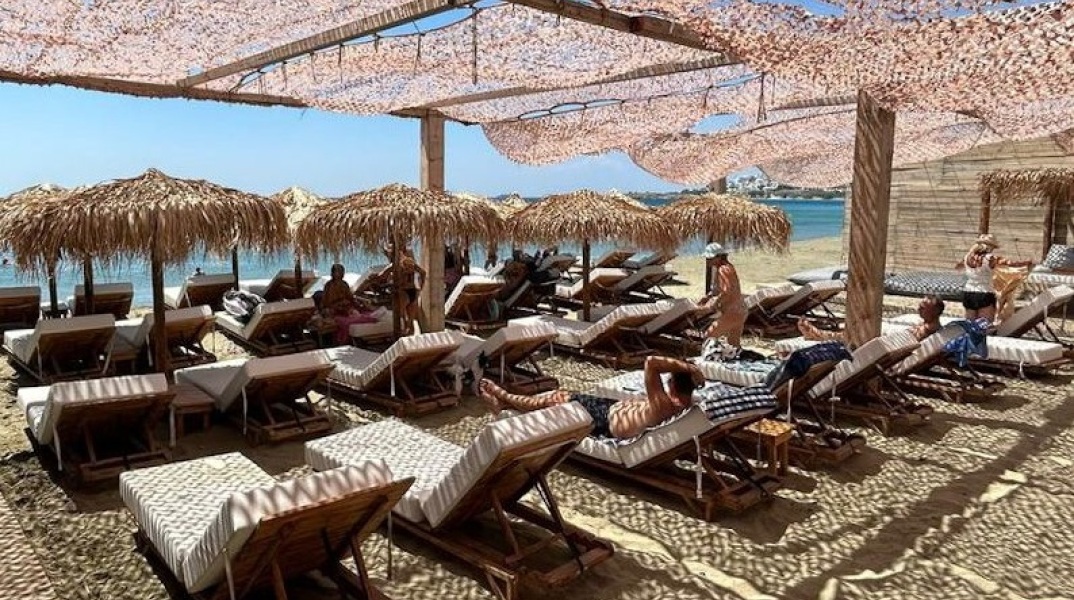 Ξαπλώστρες - ομπρελοκαθίσματα: 26 συλλήψεις στα νησιά του Νότιου Αιγαίου για παραβάσεις σε αιγιαλό και παραλία - Εντατικοί έλεγχοι για τήρηση της νομοθεσίας.