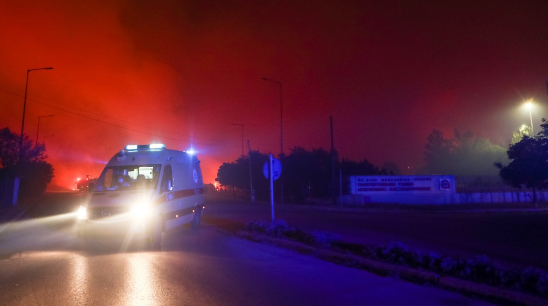 Εκκένωση του Νοσοκομείου Αλεξανδρούπολης: Έγκυος γέννησε στο ασθενοφόρο κατά τη μεταφορά της στο Διδυμότειχο - Έφερε στον κόσμο ένα υγιέστατο κοριτσάκι.