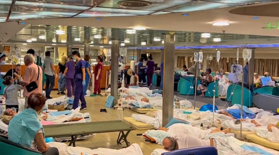 Σε πλοίο στο λιμάνι ασθενείς του νοσοκομείου της Αλεξανδρούπολης μετά την εκκένωση