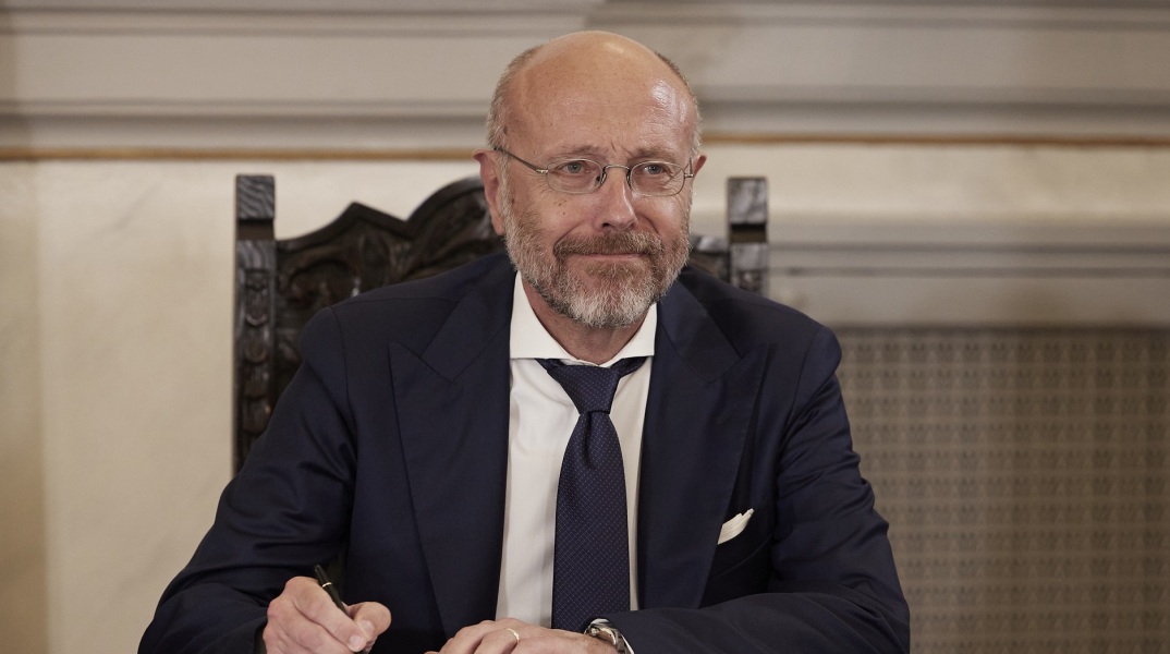 Αντιδράσεις και εκκλήσεις για παραίτηση Βαρτζόπουλου μετά το: «Η γυναικοκτονία έχει μια βιολογική βάση, το αρσενικό είναι επιθετικό»