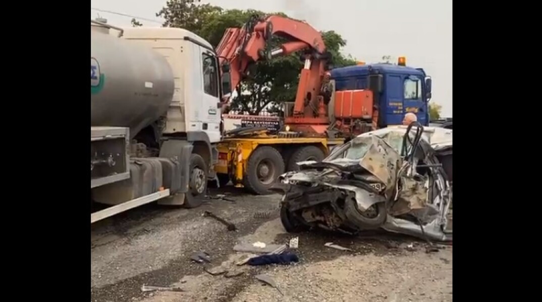 Οι πρώτες εικόνες από το τροχαίο δυστύχημα με έναν νεκρό στην Έδεσσα