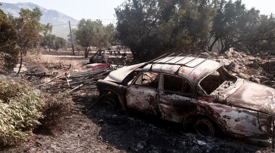 Πυρκαγιές: Προσήχθησαν δύο ύποπτοι για εμπρησμό στην περιοχή του Αυλώνα - Άλλα δύο άτομα για εμπρησμό στο Μενίδι - Κάτοικος της περιοχής ο ένας εξ αυτών.