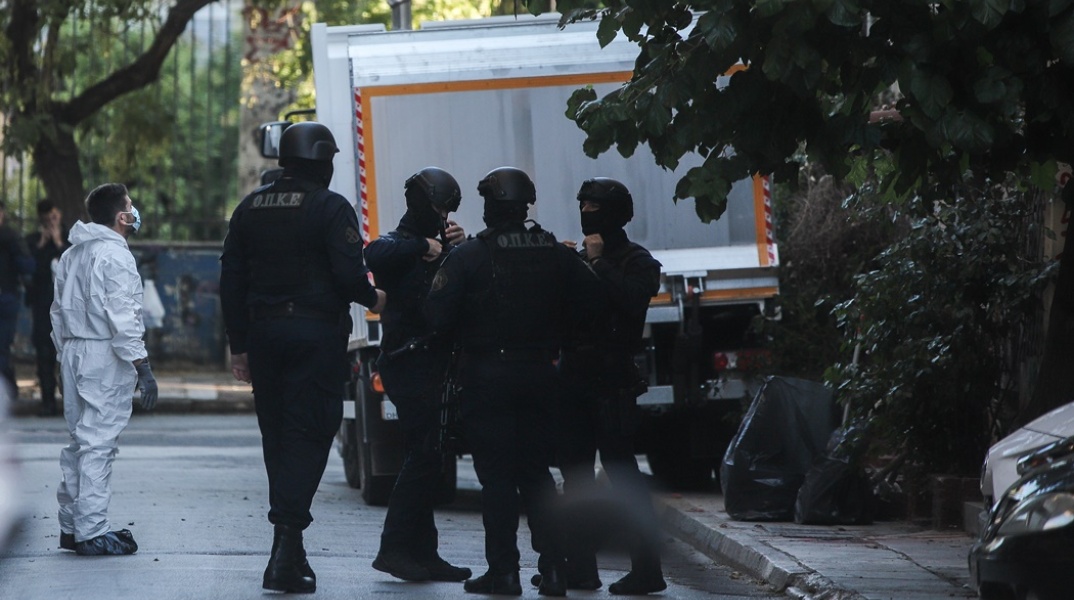 Αστυνομική επιχείρηση σε υπό κατάληψη κτίρια στο κέντρο της Αθήνας