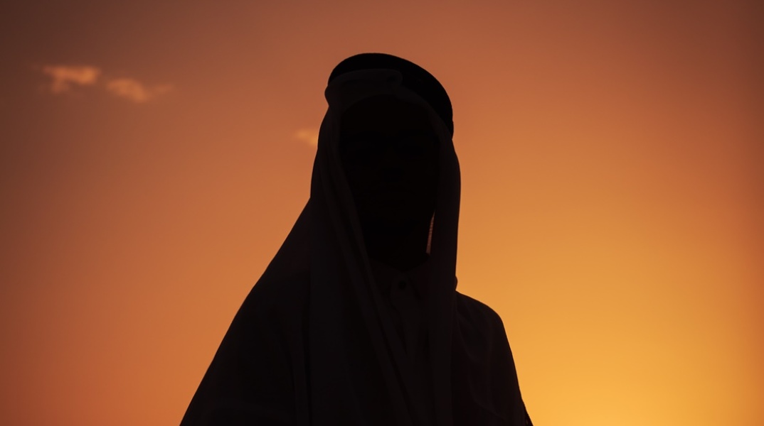 Γυναίκα φορά αμπάγια