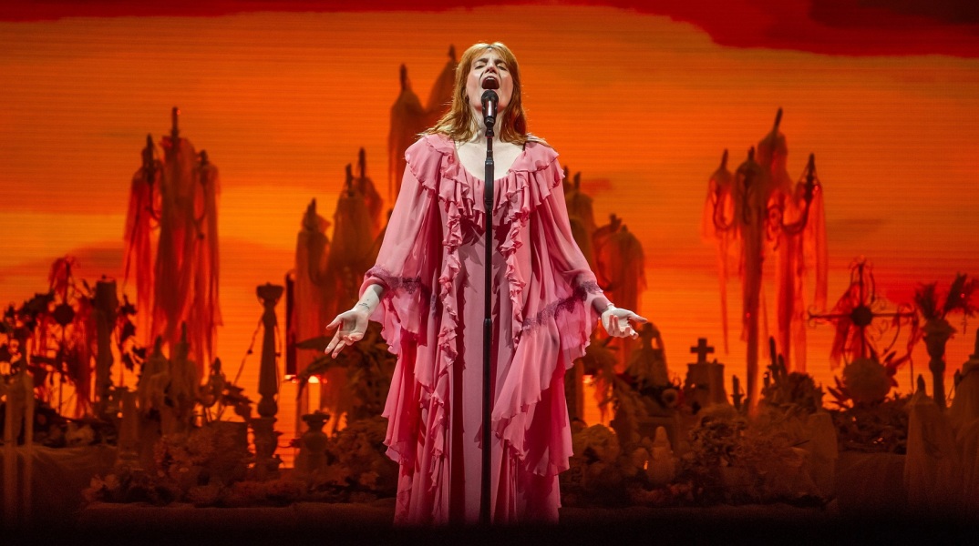 Φλόρενς Γουέλς: Xειρουργική επέμβαση «έσωσε τη ζωή» της τραγουδίστριας των Florence & the Machine - Αποκάλυψη για τις ακυρωθείσες συναυλίες του συγκροτήματος.