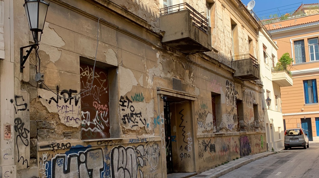 Συνελήφθησαν 5 άτομα για κλοπές στην περιοχή της Πλάκας	