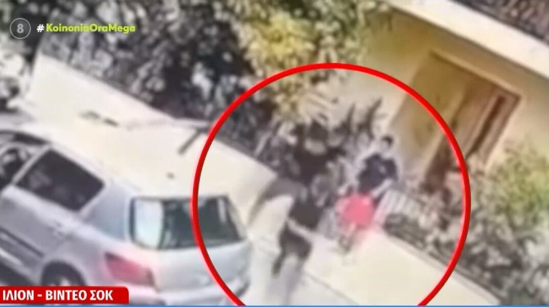 Δύο άτομα επιτέθηκαν σε 17χρονο στο Ίλιον για να του κλέψουν το κινητό