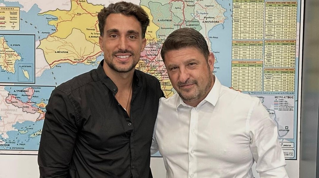 Ο Σάκης Κατσούλης στο πλευρό του Νίκου Χαρδαλιά