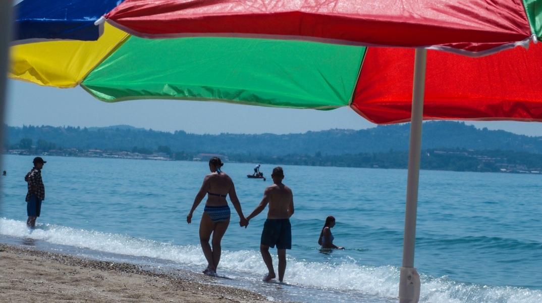 Καιρός: Αίθριος με τοπικές νεφώσεις και πιθανότητα βροχών στα βόρεια - Αναλυτική πρόγνωση για όλη την Ελλάδα από την ΕΜΥ και το Meteo.