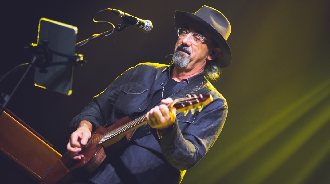 Βρετανία: Απεβίωσε ο Τζακ Σόνι, ο «άλλος κιθαρίστας» του κλασικού ροκ συγκροτήματος Dire Straits – Πώς γνωρίστηκε με τον Μαρκ Νόπφλερ.