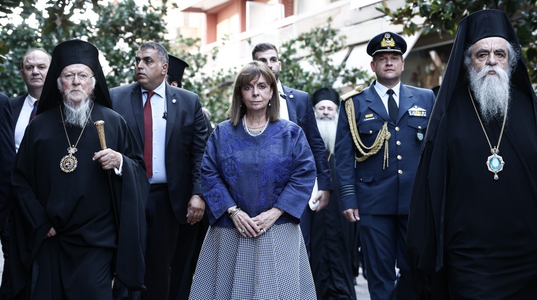 Κατερίνα Σακελλαροπούλου: Επίτιμοι δημότες του Δήμου Πύργου ανακηρύχθηκαν η Πρόεδρος της Δημοκρατίας και ο Οικουμενικός Πατριάρχης Βαρθολομαίος.