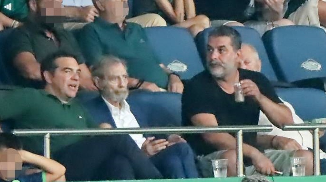 Ο Αλέξης Τσίπρας πριν από λίγες ημέρες βρέθηκε στα επίσημα του ΟΑΚΑ για το ματς Παναθηναϊκού - Μπράγκα, δίπλα στους Γιώργο Βαρδινογιάννη και Βασίλη Μπισμπίκη.