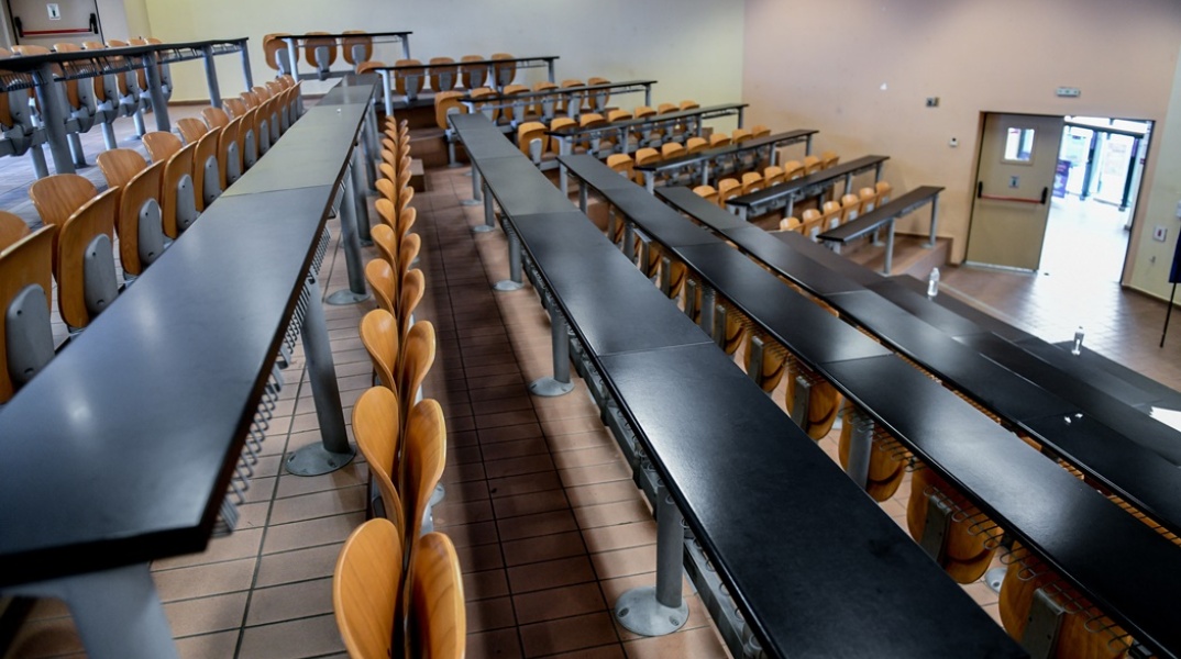 Αμφιθέατρο Πανεπιστημίου χωρίς φοιτητές