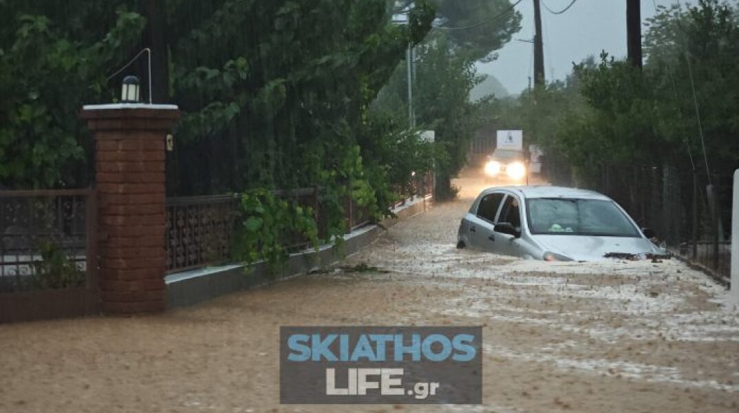 Η κακοκαιρία Daniel πλήττει τη Σκιάθο