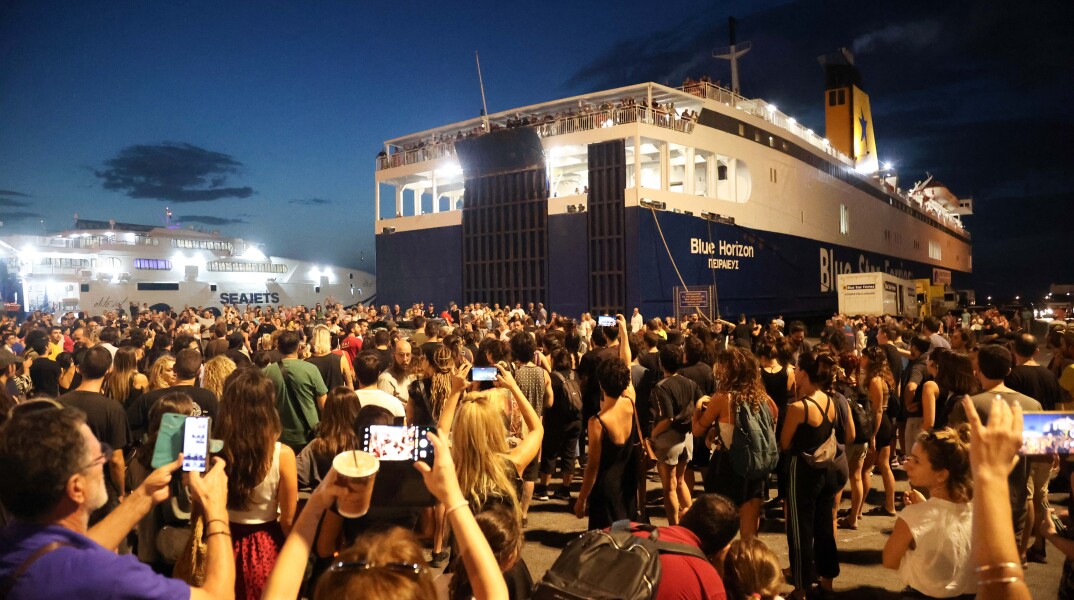 Με καθυστέρηση περίπου έξι ωρών απέπλευσε το Blue Horizon από το Ηράκλειο