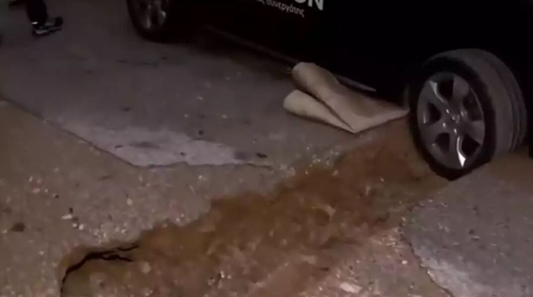 Καθίζηση δρόμου στο Μοσχάτο λόγω κακοκαιρίας Daniel