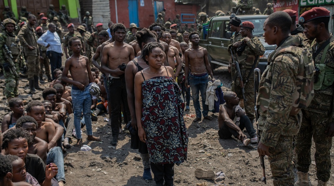 Κονγκό: Δίδυμα κορίτσια ενός έτους βρέθηκαν δεμένα με ζώνη με εκρηκτικά -  Αυξάνονται τα περιστατικά βίας με θύματα παιδιά, καταγγέλλει η UNICEF.