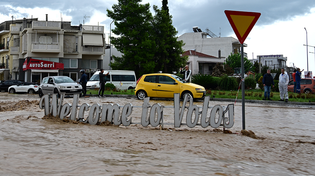 Κακοκαιρία Daniel: Η Ελένη Ψυχούλη περιγράφει την κατάσταση στον Βόλο