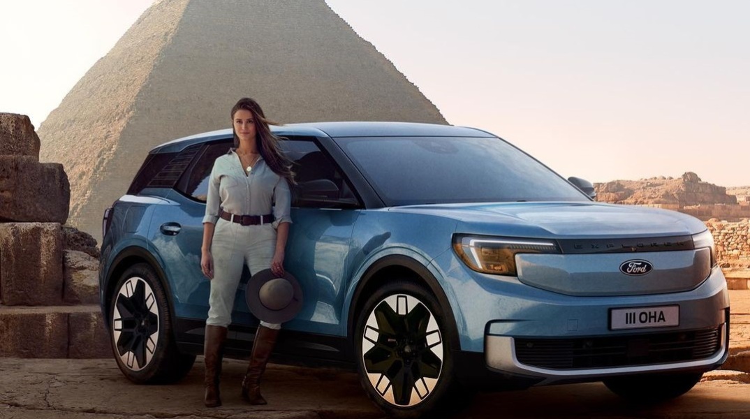 Λέξι Άλφορντ: H αμερικανίδα εξερευνήτρια θα διανύσει πάνω από 28.000 χιλιόμετρα σε λιγότερο από 100 ημέρες με ηλεκτρικό αυτοκίνητο. 