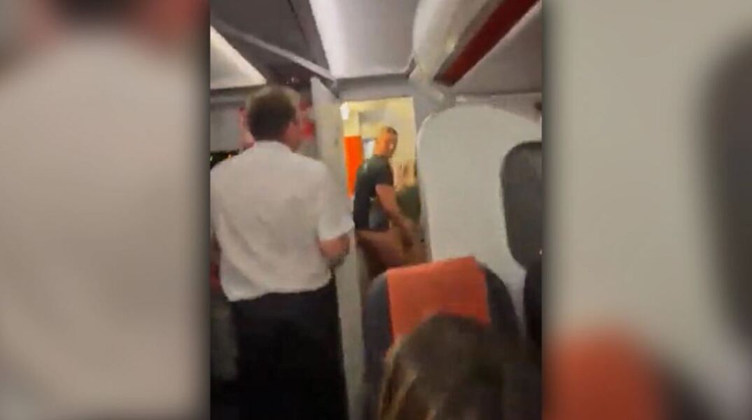Viral ζευγάρι πιάστηκε να κάνει σεξ σε τουαλέτα αεροπλάνου