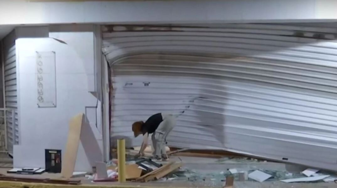 Άγνωστοι διέρρηξαν κοσμηματοπωλείο στα Μέγαρα με αγροτικό