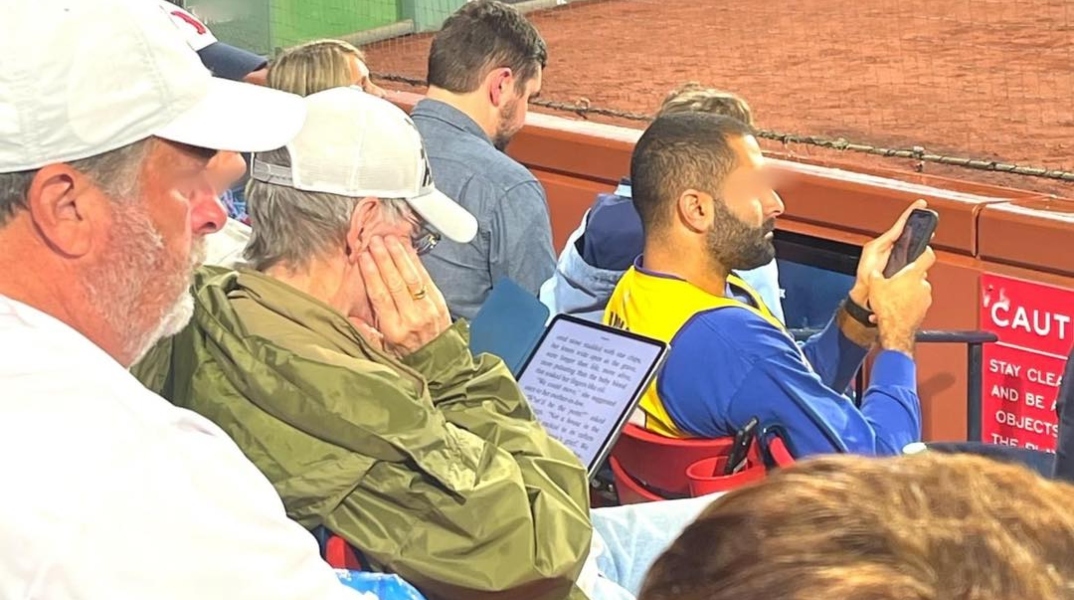 Διαβάζοντας παντού: Ένα βασιλικό παράδειγμα