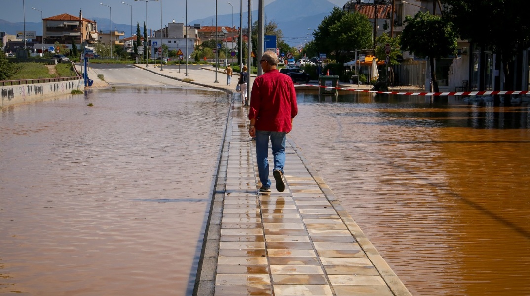 Θεσσαλία - Γιάννης Αρτοποιός: Ανοιχτές οι οδικές αρτηρίες στο τρίγωνο Λάρισα, Καρδίτσα, Τρίκαλα - Κλειστή παραμένει η Εθνική Αθηνών-Θεσσαλονίκης.