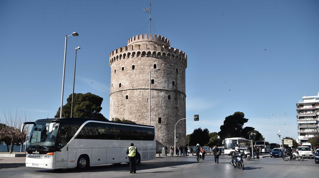 Θεσσαλονίκη: Ξέχασαν 9χρονο ΑμεΑ σε λεωφορείο για τέσσερις ώρες - Εγκαταλείφθηκε χωρίς να γίνει αντιληπτή η απουσία του - Συνελήφθη ο οδηγός και μία συνοδός.