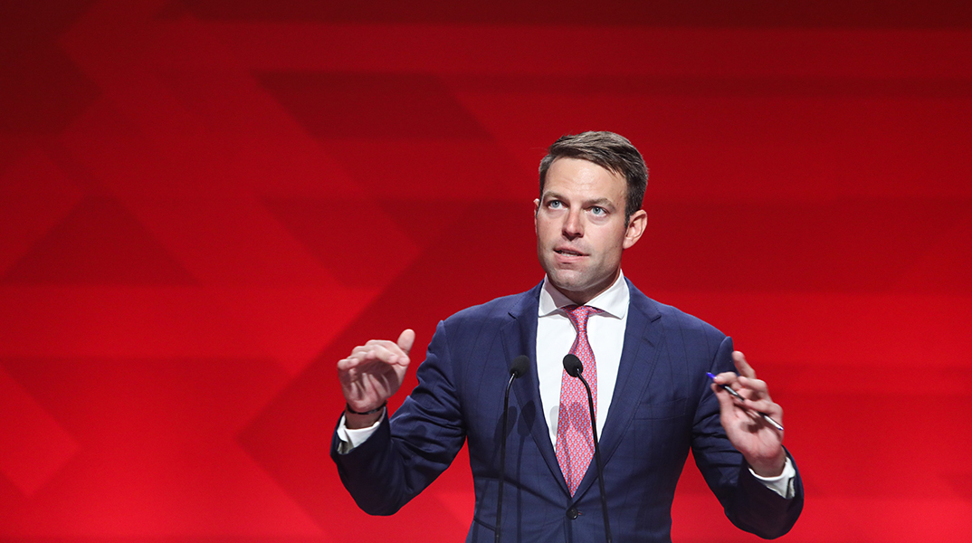 Ο Στέφανος στη Μακρόνησο (και τα 6 κατορθώματά του)