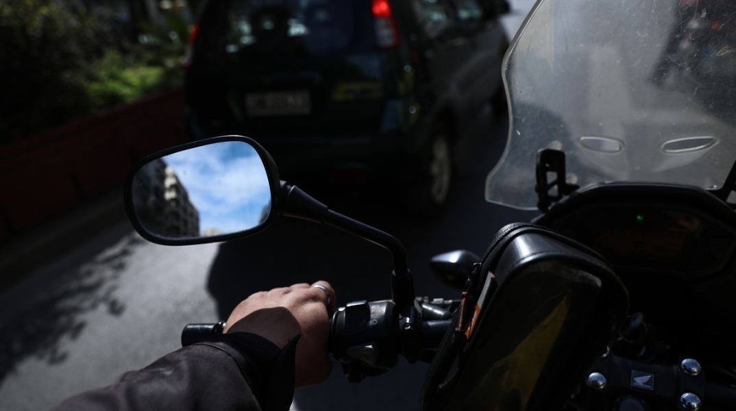 Κίνηση τώρα: Μποτιλιάρισμα στους δρόμους της Αθήνας - Πού εμφανίζονται προβλήματα στο οδικό δίκτυο - Ο χάρτης με την κίνηση στους δρόμους.