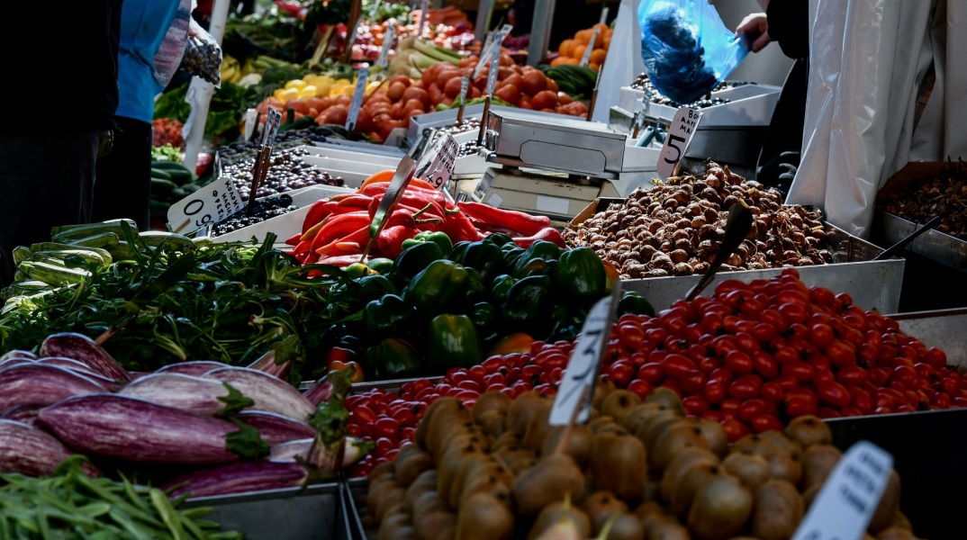 Τρόφιμα: Νέο κύμα ακρίβειας καταγράφεται μετά τις πρόσφατες ανατιμήσεις - Θεομηνίες και κόστη μεταφοράς επιβαρύνουν τους καταναλωτές - Ανακοίνωση του ΥΠΑΑΤ.