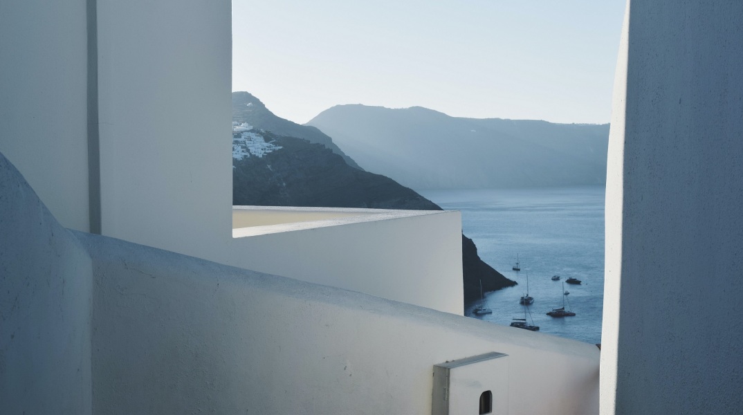 Μύκονος: Το Συμβούλιο της Επικρατείας θα κρίνει τη νομιμότητα προστίμου 995.000 ευρώ για 199 αδήλωτες airbnb πολυτελείς βίλες.