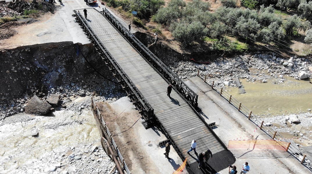  Νέα αιτήματα για την τοποθέτηση και άλλων γεφυρών Μπέλεϋ σε περιοχές που επλήγησαν από τις πλημμύρες