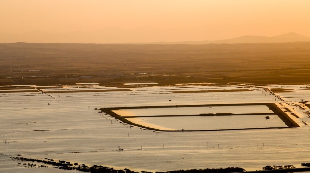 Η στάθμη των υδάτων στη λίμνη Κάρλα έθεσε σε κίνδυνο χωριά της Μαγνησίας