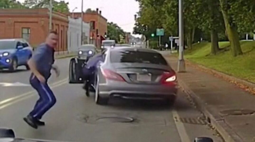 Αστυνομικός παρασύρθηκε από αυτοκίνητο την ώρα που έκανε έλεγχο στον οδηγό 