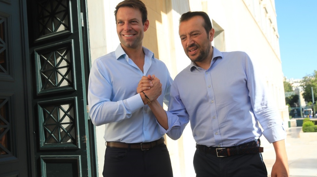 Συνάντηση Στέφανου Κασσελάκη - Νίκου Παππά στη Βουλή