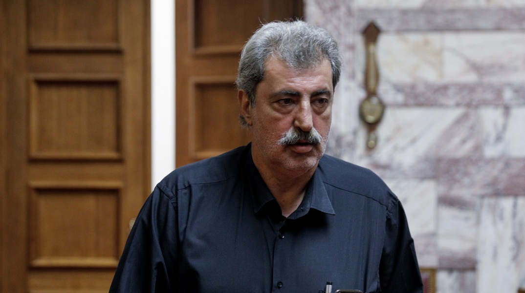 ΣΥΡΙΖΑ - Παύλος Πολάκης: Οργισμένη αντίδραση με υπονοούμενα για την εγκύκλιο σχετικά με τα παλιά μέλη του κόμματος που θα ψηφίσουν στον δεύτερο γύρο.